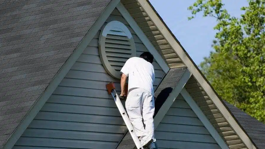 Peintre en extérieur